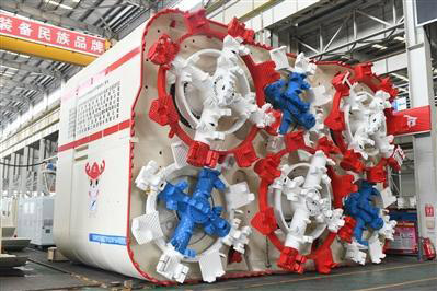 首臺(tái)永磁驅(qū)動(dòng)矩形頂管機(jī)專為深圳項(xiàng)目掘進(jìn)而造 然后分解成6個(gè)圓形盾構(gòu)機(jī)