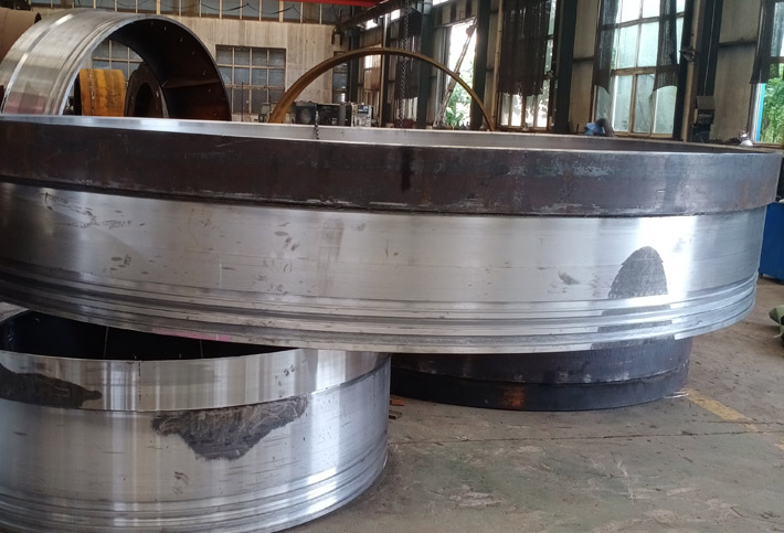 液壓動(dòng)力中繼間被稱為過(guò)江頂進(jìn)工程機(jī)械化接力中繼環(huán)